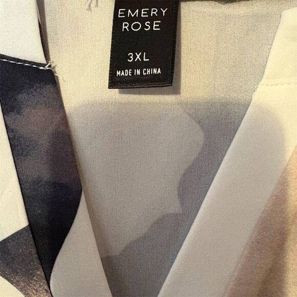 Emery Rose Women's 3XL Geometric Sleeveless V-Neck Blouse Multicolor - Picture 4 of 7